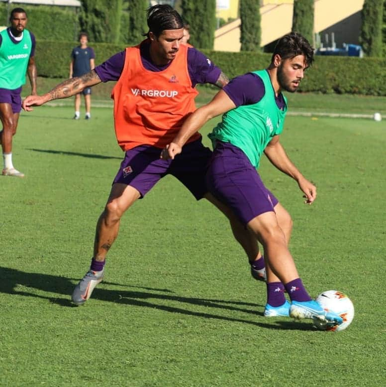 ACFフィオレンティーナさんのインスタグラム写真 - (ACFフィオレンティーナInstagram)「Verso #FiorentinaGalatasary  Primo allenamento viola per #Pulgar  #QuestaÈFirenze #ForzaViola」8月10日 2時47分 - acffiorentina