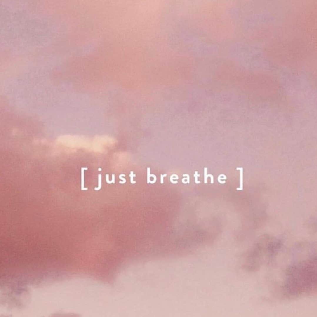 ipsyさんのインスタグラム写真 - (ipsyInstagram)「Feeling stressed? Box breathing is shown to help calm your nerves. Just inhale for 4 seconds, hold it for another 4, then exhale in 4. Repeat ‘til you’re chill. || #ipsy #ipsybareyourself @selfcareisforeveryone⁠⠀」8月10日 2時50分 - ipsy