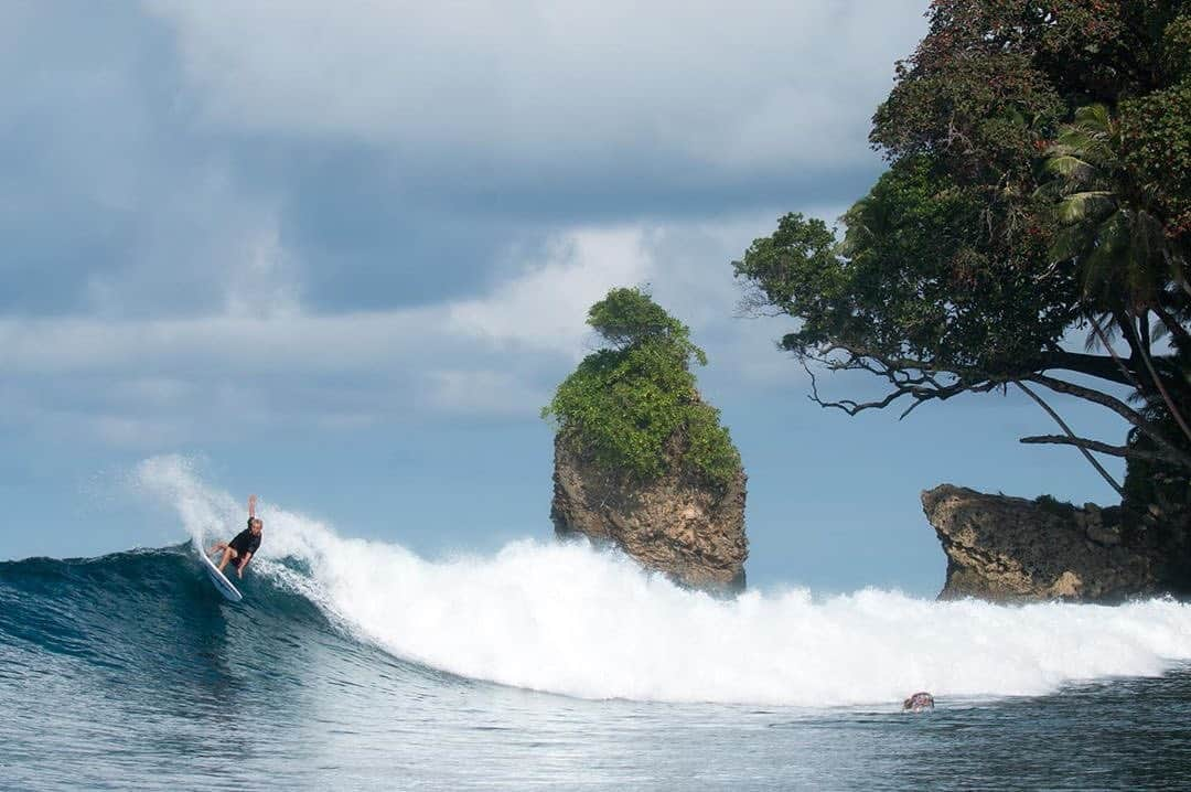 ロストさんのインスタグラム写真 - (ロストInstagram)「#rnfredux 5’6” 29L in C4 gettin tested at @telolodge by @daxmcphillips #lostsurfboards」8月10日 2時50分 - lost9193