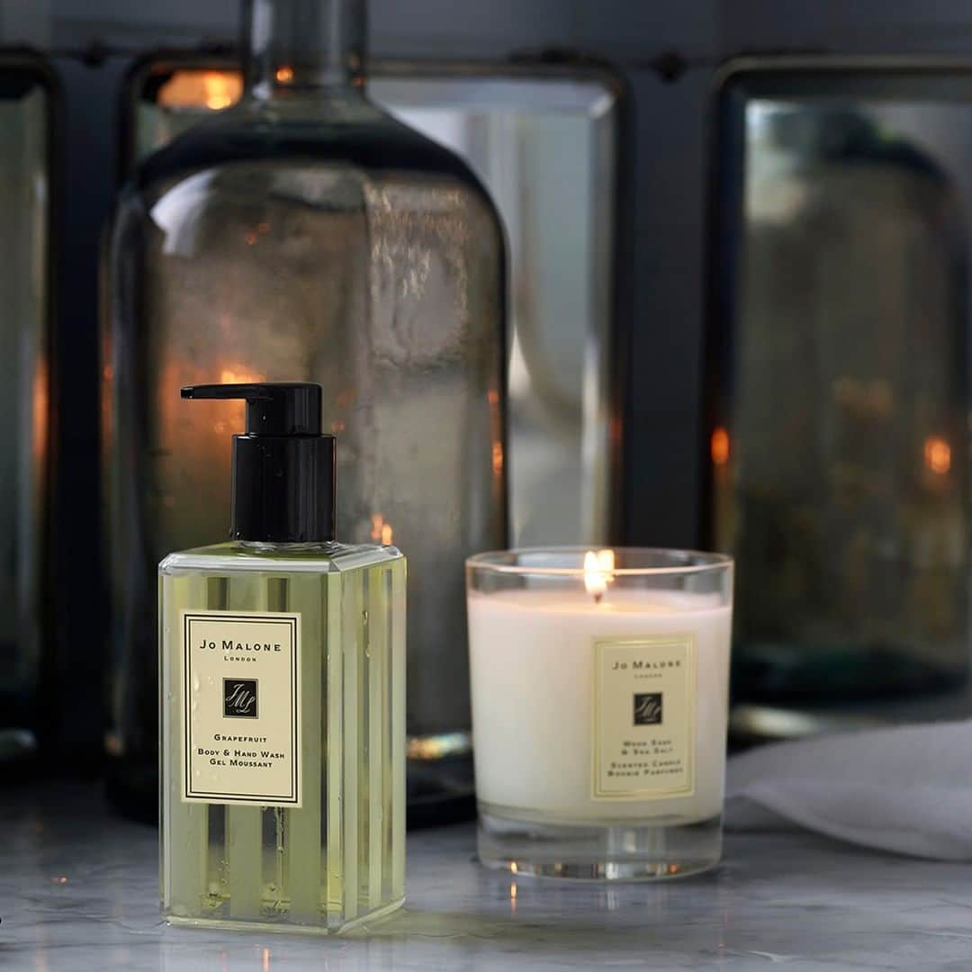 Jo Malone Londonさんのインスタグラム写真 - (Jo Malone LondonInstagram)「Our kind of Friday feeling – a refreshing shower and flickering candlelight. #TimeForMe #FragranceCombining #ScentPairing」8月10日 3時01分 - jomalonelondon