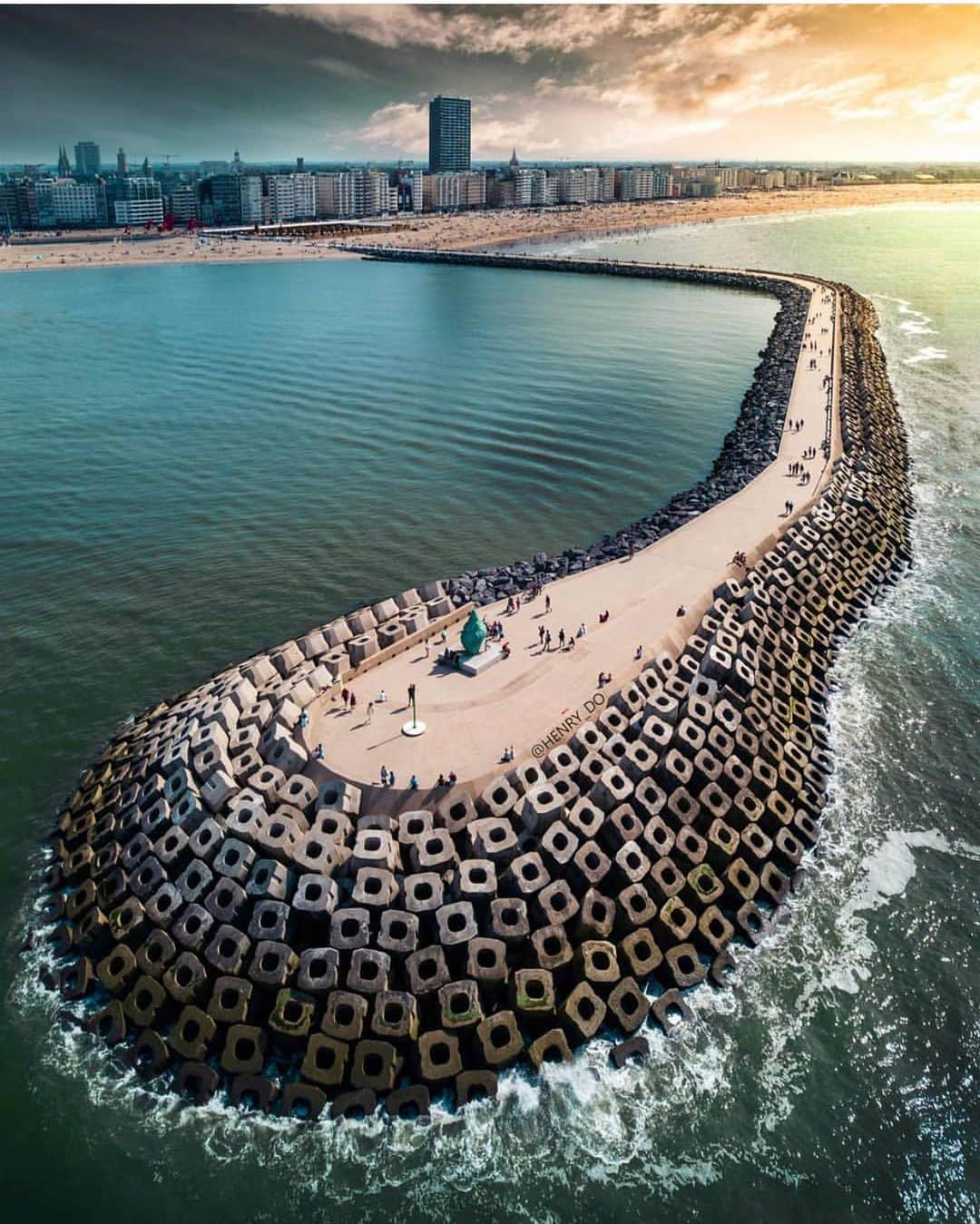 Earth Picsさんのインスタグラム写真 - (Earth PicsInstagram)「A beautiful morning in Ostend, Belgium 🇧🇪 by @henry_do」8月10日 3時01分 - earthpix