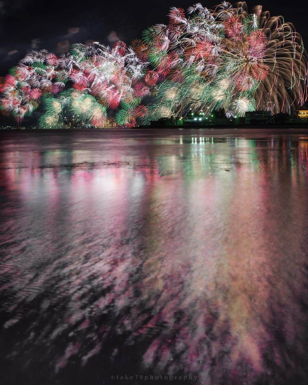 Takefumi Tezkaさんのインスタグラム写真 - (Takefumi TezkaInstagram)「✴︎琵琶湖花火大会2019 ❷ ✴︎ ✴︎来年の琵琶湖は11月だそうで🎆 ✴︎ ✴︎滋賀県」8月9日 18時11分 - take79