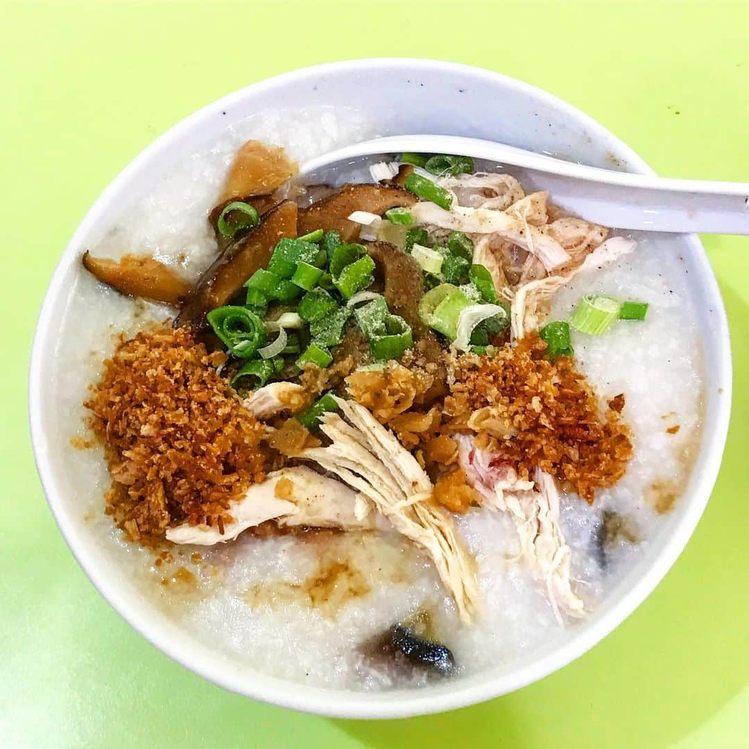 Li Tian の雑貨屋さんのインスタグラム写真 - (Li Tian の雑貨屋Instagram)「First time spending national day overseas !! Though this is not quite a local food but still comfort food from a place I call home~ Happy National Day! 🇸🇬 • • #sgeats #singapore #local #best #delicious #food #igsg #sgig #exploresingapore #eat #sgfoodies #gourmet #yummy #yum #sgfood #foodsg #burpple #exploresingapore #beautifulcuisines #bonappetit #instagood  #eatlocal #afternoon #porridge #hawker」8月9日 18時06分 - dairyandcream