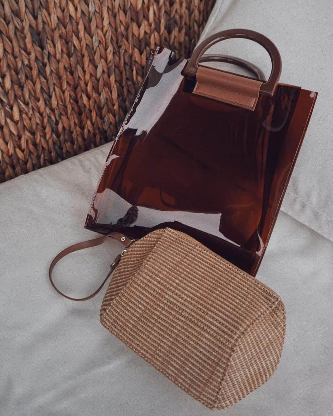 佐野真依子さんのインスタグラム写真 - (佐野真依子Instagram)「■Lavish in Bag ￥7,452 BROWN ラフィア素材のBAGinBAGが セットになったクリアバッグ❤︎ ブラウンカラーも残りわずか🛒 半透明のほどよい 透け感がかわいくて クリアバッグ初心者の方にも おすすめです❤︎ BAGinBAGはストラップ付きで 単品でも使いやすいデザインだよ❤︎ @trunc88_official  #trunc88」8月9日 18時12分 - sanomaisanomai