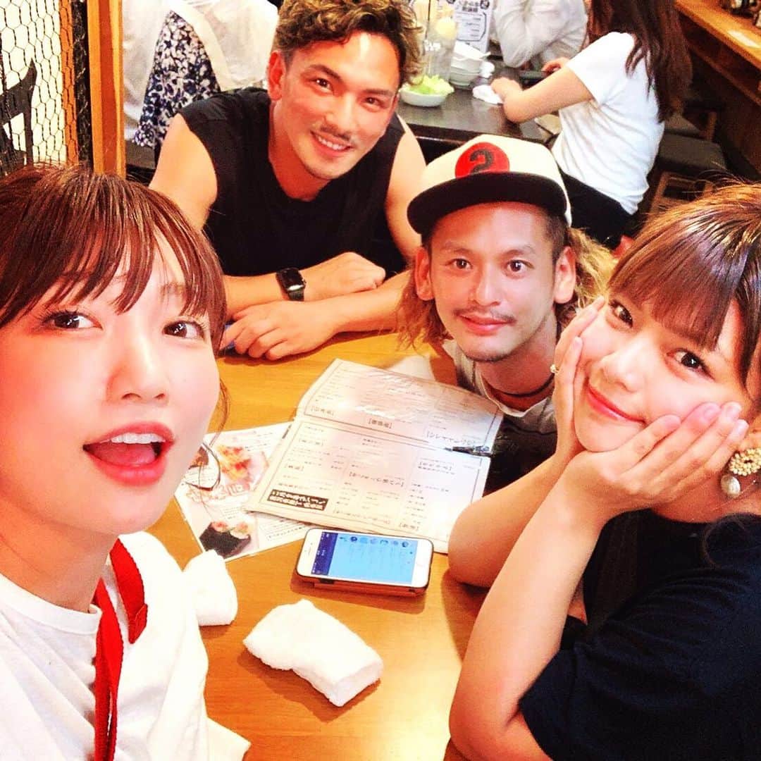 のインスタグラム：「あいのり 桃クロヒデ嵐 会🌍🚌 楽しかったー！！あいのり アフリカンジャーニーも見るのが楽しみ！🦒 #あいのり #旅 #旅人 #飲酒タグラム」