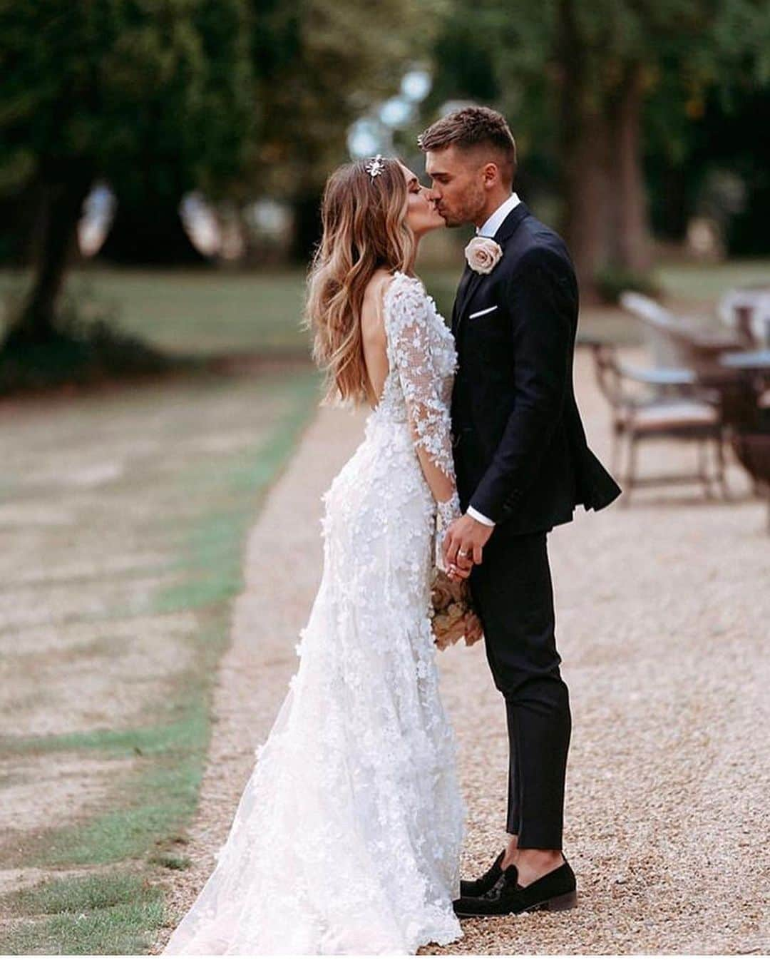 Wedding ?さんのインスタグラム写真 - (Wedding ?Instagram)「Beautiful wedding 💗💗💗 bride @chloelloyd groom @joshcuthbert dress @galialahav  ph @annafowlerphotog MUA @nikki_makeup . . . . . . . . .  #dress #makeup #hairstyle #vestido #weddingdecor #decoracaocasamento #justmarried #weddingtrends #wedding #bride #bridetobe #noiva  #vestidodenoiva #weddingdress #weddinggown  #casamento #honeymoon #luademel #destinationwedding#weddinginspiration」8月9日 18時16分 - weddingideas_brides