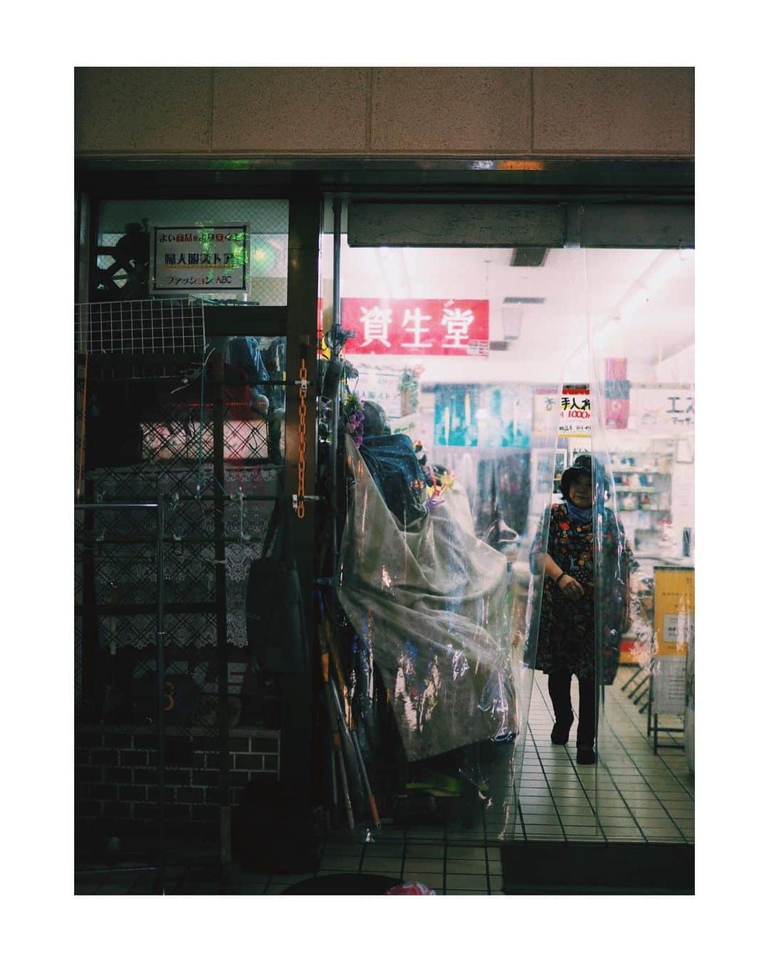 花楓さんのインスタグラム写真 - (花楓Instagram)「マッサージして、 たまにはゆっくり1人でぷらぷら。  #夏休み #日本の夏 #沖縄 #台風はつづく」8月9日 18時17分 - _caede_