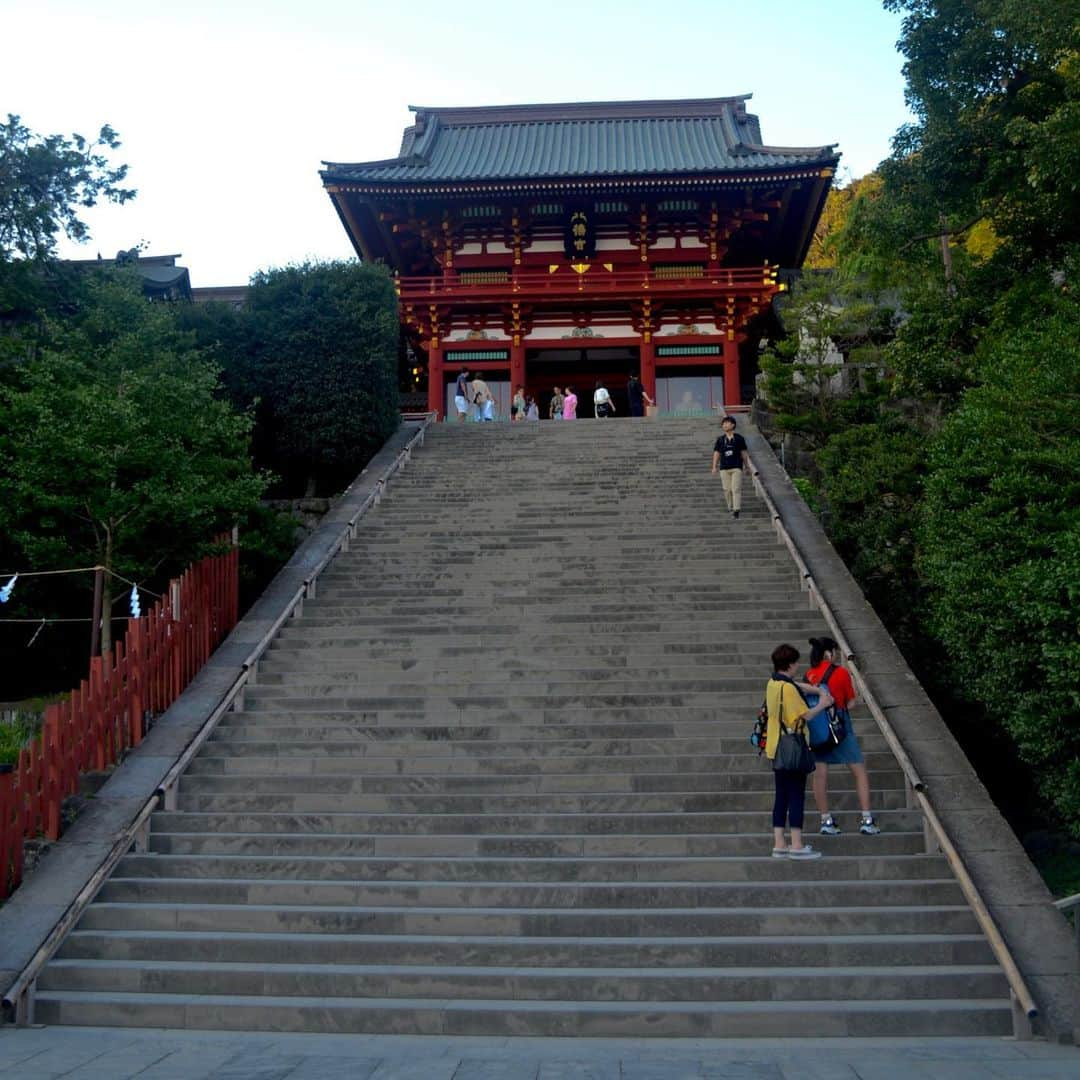 The Japan Timesさんのインスタグラム写真 - (The Japan TimesInstagram)「Kamakura is an easy and worthwhile day trip from Tokyo. The biggest attraction on the Yokosuka Line is Kamakura’s famous Great Buddha. The Buddha is a monumental outdoor bronze statue of Amida Buddha at the Kōtoku-in Temple that dates back to 1252. Then, walk down to the Hasedera Temple if you want breathtaking looks of the Kamakura coastline and beautiful temple scenery. From there end the day at the Tsurugaoka Hachimangu Shrine and grab some food on the way there from Komachidori Street. But for some peace and quiet, Engakuji Temple, located right off the Kita-Kamakura Station on the Yokosuka Line, is less crowded than most sites in the city. Travelers can enjoy the solitude as they walk through the temple grounds that are filled with gardens and picturesque monuments. (Camryn Privette photos) . . . . . . #Japan #Tokyo #Kamakura #Kanagawa #travel #temples #shrines #shrine #日本 #東京 #鎌倉 #神奈川 #旅行 #寺 #神社 #大仏 #自然 #⛩」8月9日 18時17分 - thejapantimes