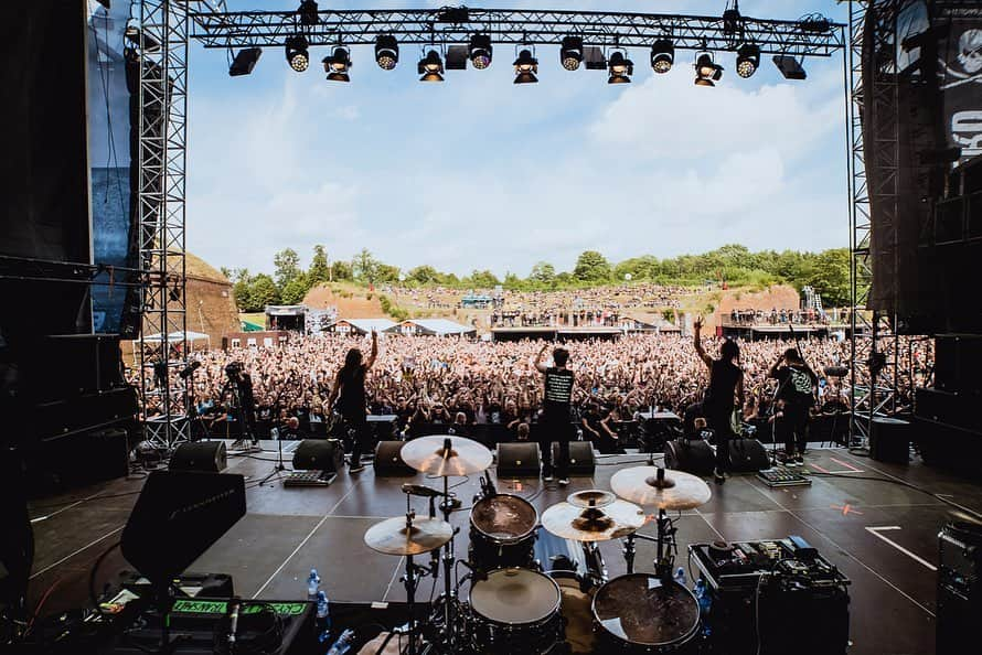 Crystal Lakeさんのインスタグラム写真 - (Crystal LakeInstagram)「Thank you @brutal.assault yesterday! MASSIVE!!!! Photo: @johngyllhamn  #CrystalLake #Helix #WorldTour2019 #BrutalAssault」8月9日 18時26分 - crystallake777