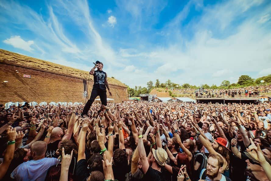 Crystal Lakeさんのインスタグラム写真 - (Crystal LakeInstagram)「Thank you @brutal.assault yesterday! MASSIVE!!!! Photo: @johngyllhamn  #CrystalLake #Helix #WorldTour2019 #BrutalAssault」8月9日 18時26分 - crystallake777