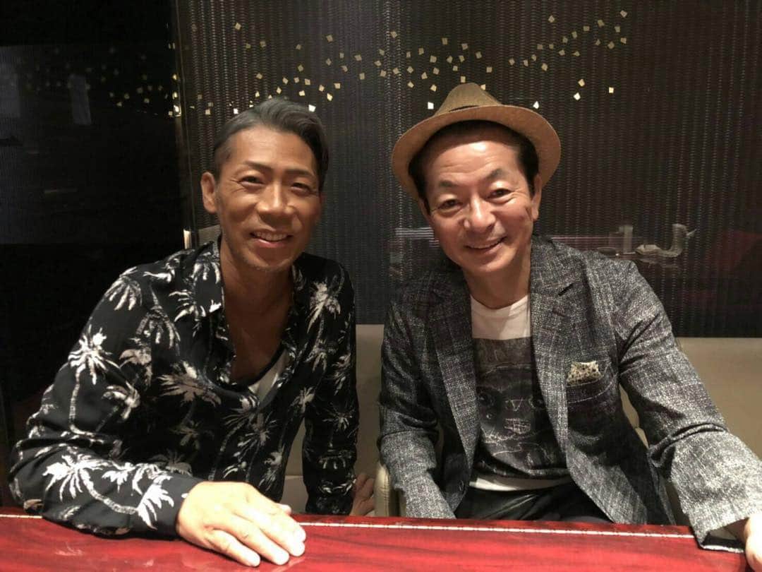 火口秀幸のインスタグラム：「先日 久々に #水谷豊 監督と #再会  それにしても、#監督  は  どんな時も  お元気でらっしゃる。 いつも お食事の #相棒  にお誘い頂き、 #感謝 です  ご馳走様でした〜  #吉本坂46 #RED  #HIDEBOH」
