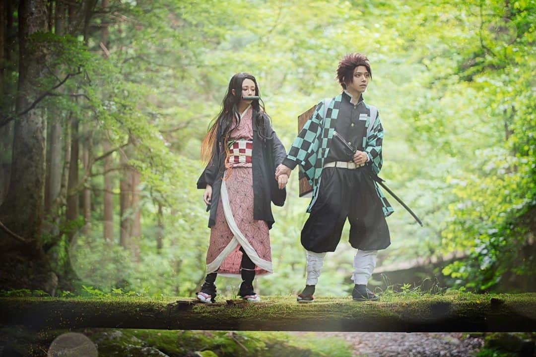 赤羽律のインスタグラム：「「人間はみなお前の家族だ。人間を守れ、鬼は敵だ！」 ・ 竈門禰豆子 @akabaritsu ・ 竈門炭治郎 @mymasashi ・ P＊シトウさん ・ #鬼滅の刃  #鬼滅の刃コスプレ  #コスプレ  #コスプレイヤー #cosplay  #cosplayer  #nezuko  #kamadonezuko  #禰豆子  #竈門禰豆子  #kimetsunoyaiba  #akabaritsu  #きもの #kimono #oni #鬼滅の刃 #demonslayer #demonslayercosplay #getinstalike #竈門炭治郎 #akabaritsu」