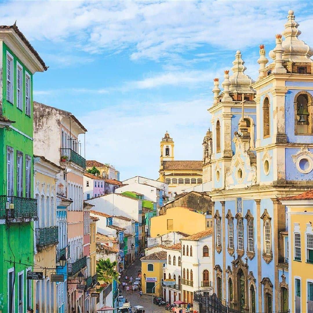 Lonely Planetさんのインスタグラム写真 - (Lonely PlanetInstagram)「The colorful colonial streets of Pelourinho or ‘Pelô’, in the city of Salvador, #Brazil look good from any angle. Yes these cobbled streets might be Unesco listed, but the places buzzes with an energy every bit as vibrant as its looks 😍 Tap our link in bio to discover more of the world's most incredible -#architecture! 🏰🏛️🏯」8月9日 18時44分 - lonelyplanet