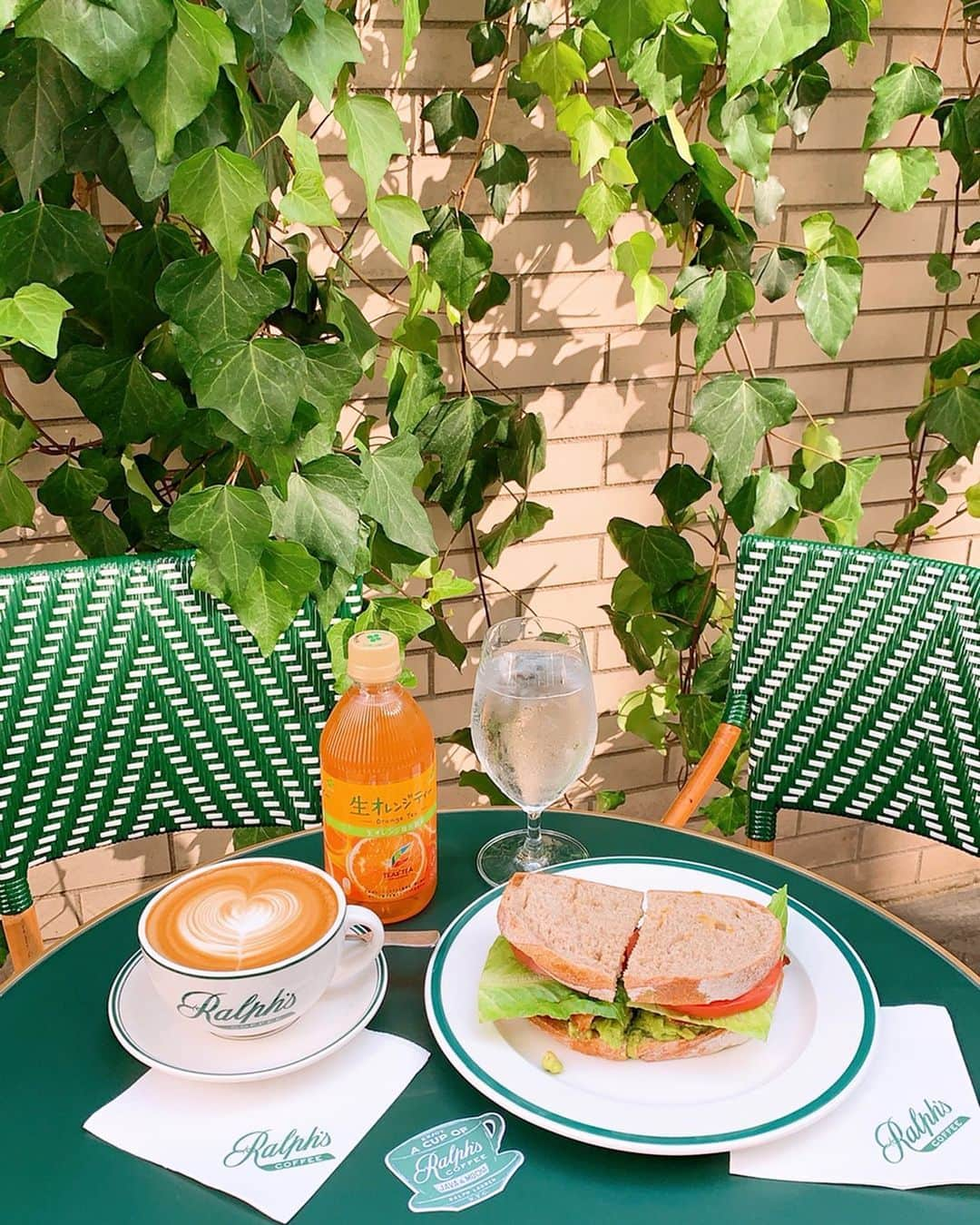 エリンコさんのインスタグラム写真 - (エリンコInstagram)「🍊 . . TEAs' TEAから新しく出た#生オレンジティー が美味しすぎるー🤭🍊 . オレンジと紅茶のさわやかな後味にスッキリした甘さで ゴクゴク飲めちゃうーっ💖 . コンビニで買えるからお家カフェにもピッタリ🍰 . 暑い夏にピッタリの今までなかった生オレンジティー🎶💕 . 美味しすぎて持ち歩いてるっ🥰💓💓💓 . 是非試してみてねーっ💖 . #生オレンジティー #ティーズティー #伊藤園 #ローリエプレス #pr #紅茶 #オレンジ #tea #cafe #えりんこカフェ巡り #orange」8月9日 18時49分 - erinko0315