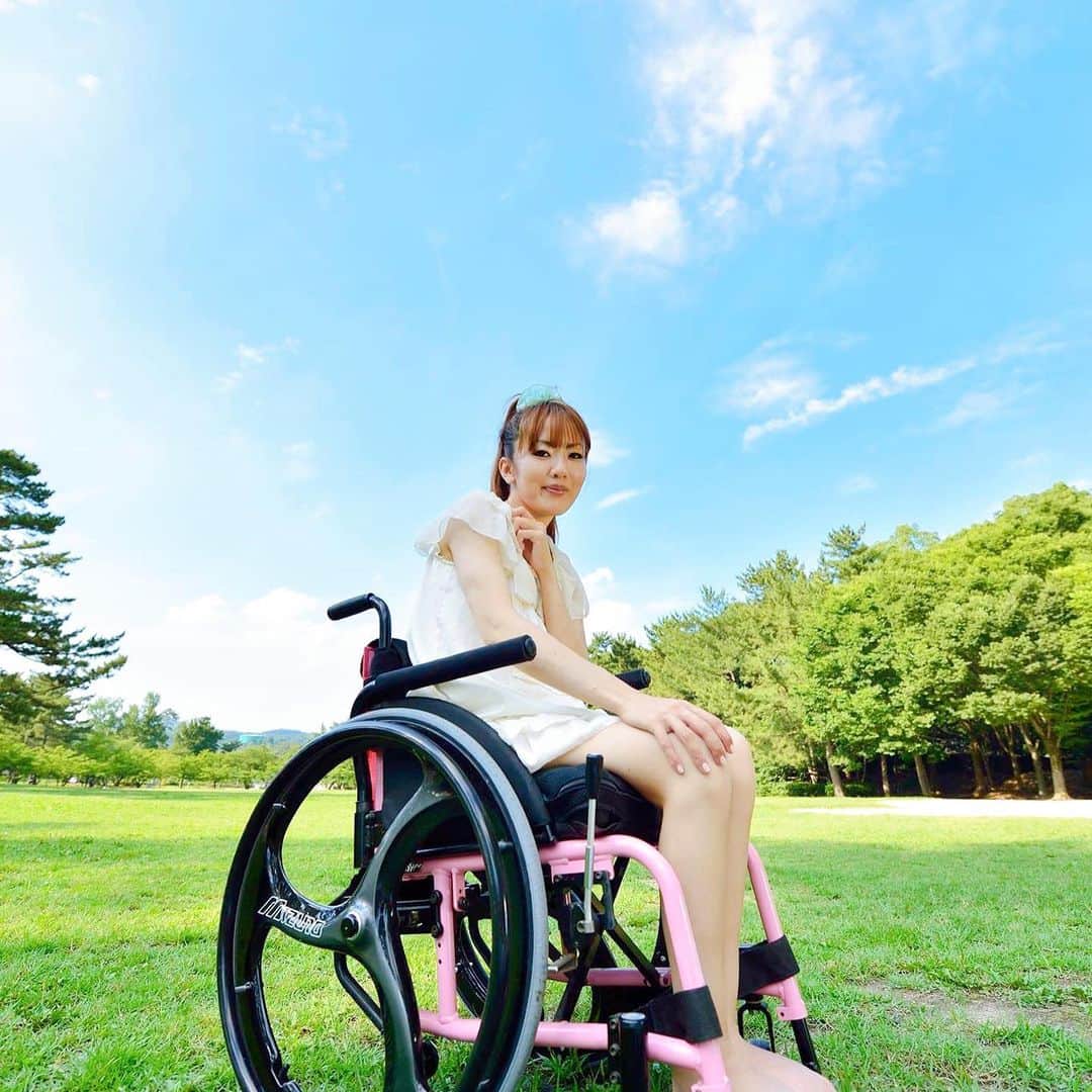 麻生真里さんのインスタグラム写真 - (麻生真里Instagram)「夏休みの方はゆっくり楽しんで下さい🙇‍♀️ #portrait #portraitmood #portrait_star #portraits_ig #portrait_shots #japaneasedress #wheelchairgirl #portrait_universe #disabledfashion #wheelchairgirl  #wheelchairbarbie #best_photogram #wheelchairlife #ポートレートモデル #カメラマンさん募集 #モデル #バリナビ #作品撮りモデル #麻生真里 #写真が好きな人と繋がりたい #写真撮ってる人と繋がりたい #車椅子女子 #車椅子 #車椅子モデル #車椅子タレント #被写体 #ポートレートモデル  #フリーモデル #ポートレート #カメラマンさんと繋がりたい」8月9日 18時55分 - mariaso_official
