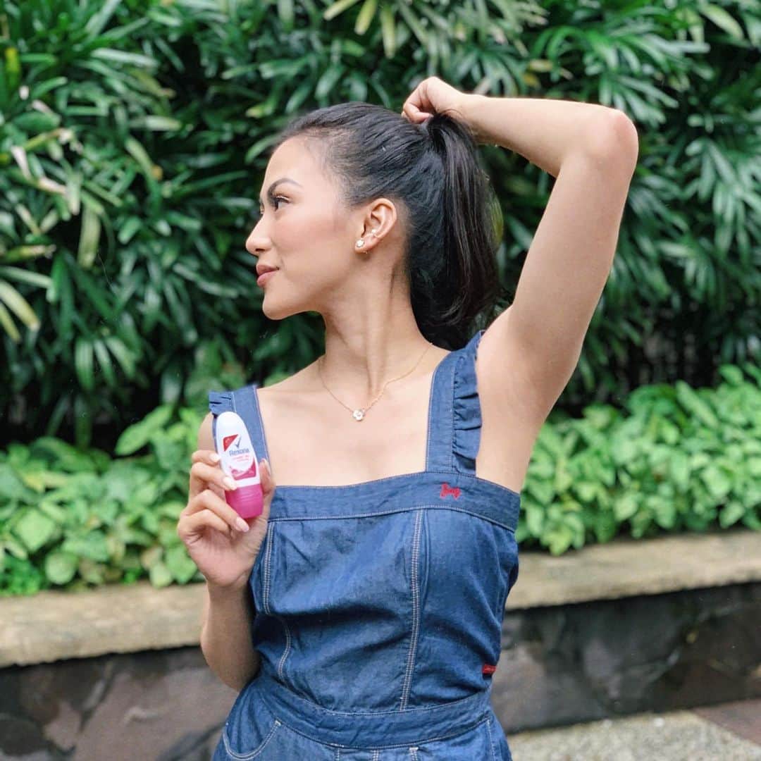 Alex Gonzagaさんのインスタグラム写真 - (Alex GonzagaInstagram)「Kilikili power!! Rexona and other unilever products have a ONE DAY SALE today! Up to 75% off so check out @rexonaph to learn more! All proceeds will go to their partner beneficiaries. Hoard na kayo para wala na kayong chamba chamba!!!」8月9日 19時05分 - cathygonzaga
