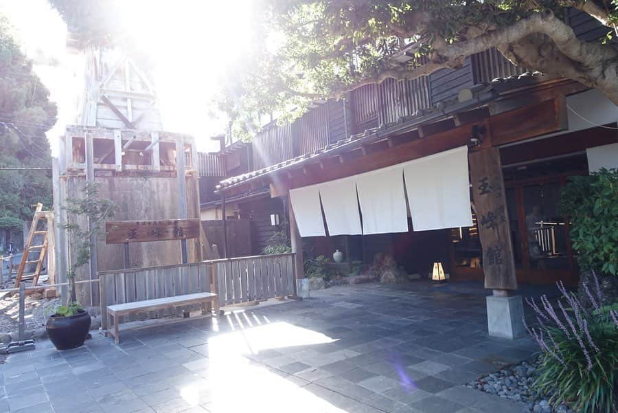 篠田麻里子さんのインスタグラム写真 - (篠田麻里子Instagram)「庭園がすごく素敵で、テラスでデザート😎 夜鈴虫の声が聞こえて自然て最高😍😍と癒された旅でした♨️ 夏休み旅行楽しかった〜😊 @relux_jp @gyokuhokan_official  #夏旅#玉峰館#relux」8月9日 19時07分 - shinodamariko3