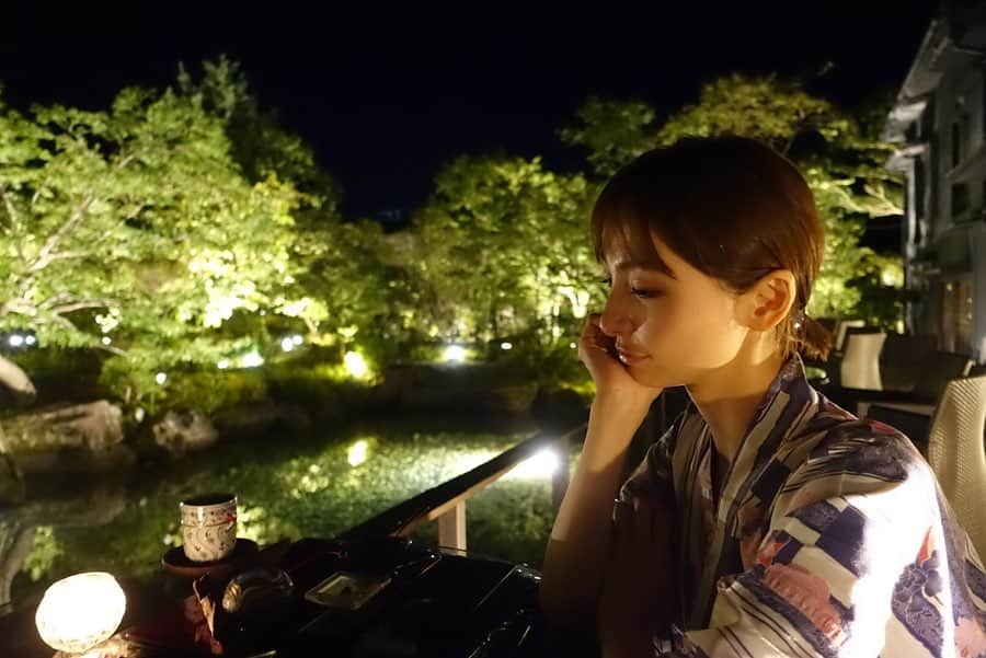 篠田麻里子さんのインスタグラム写真 - (篠田麻里子Instagram)「庭園がすごく素敵で、テラスでデザート😎 夜鈴虫の声が聞こえて自然て最高😍😍と癒された旅でした♨️ 夏休み旅行楽しかった〜😊 @relux_jp @gyokuhokan_official  #夏旅#玉峰館#relux」8月9日 19時07分 - shinodamariko3
