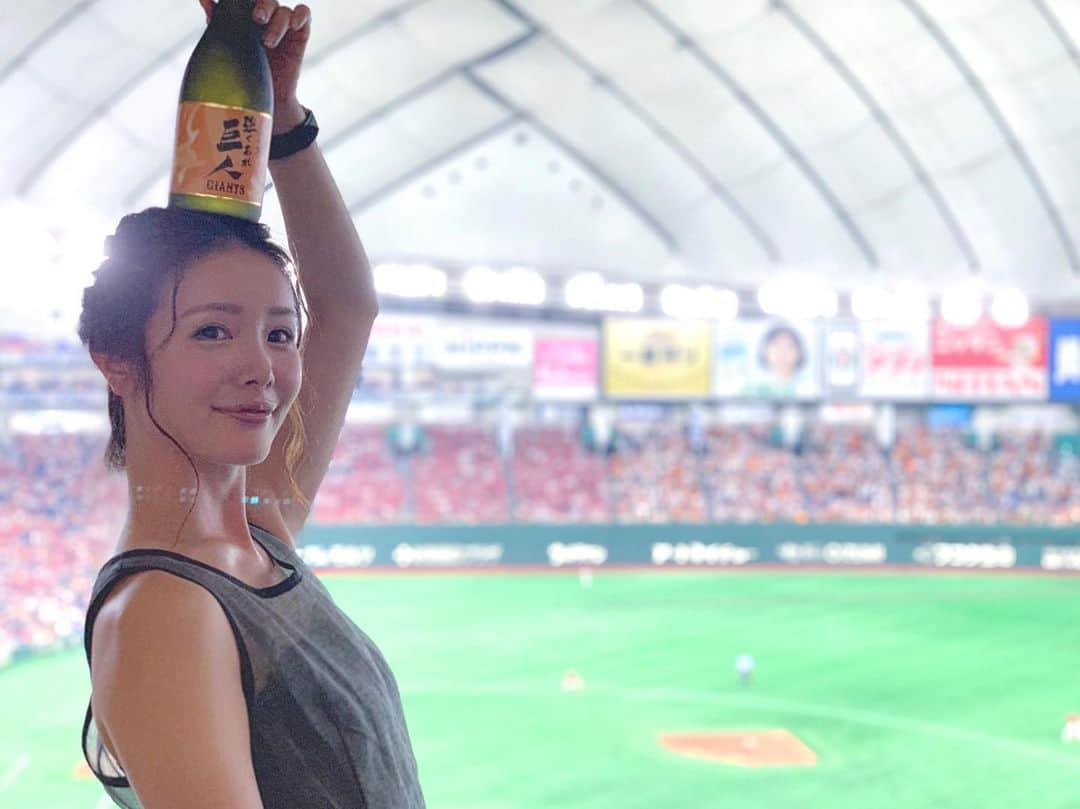 宇水遥佳さんのインスタグラム写真 - (宇水遥佳Instagram)「. 強くあれ 巨人⚾ . ジャイアンツの焼酎があったよぉ🍶 . #DAZN #WATCHDAZN #スポーツ #野球 #プロ野球 #野球観戦 #スポーツ観戦  #野球女子  #スポーツ好きな人と繋がりたい  #読売ジャイアンツ  @dazn_jpn」8月9日 19時14分 - haruka._.usui