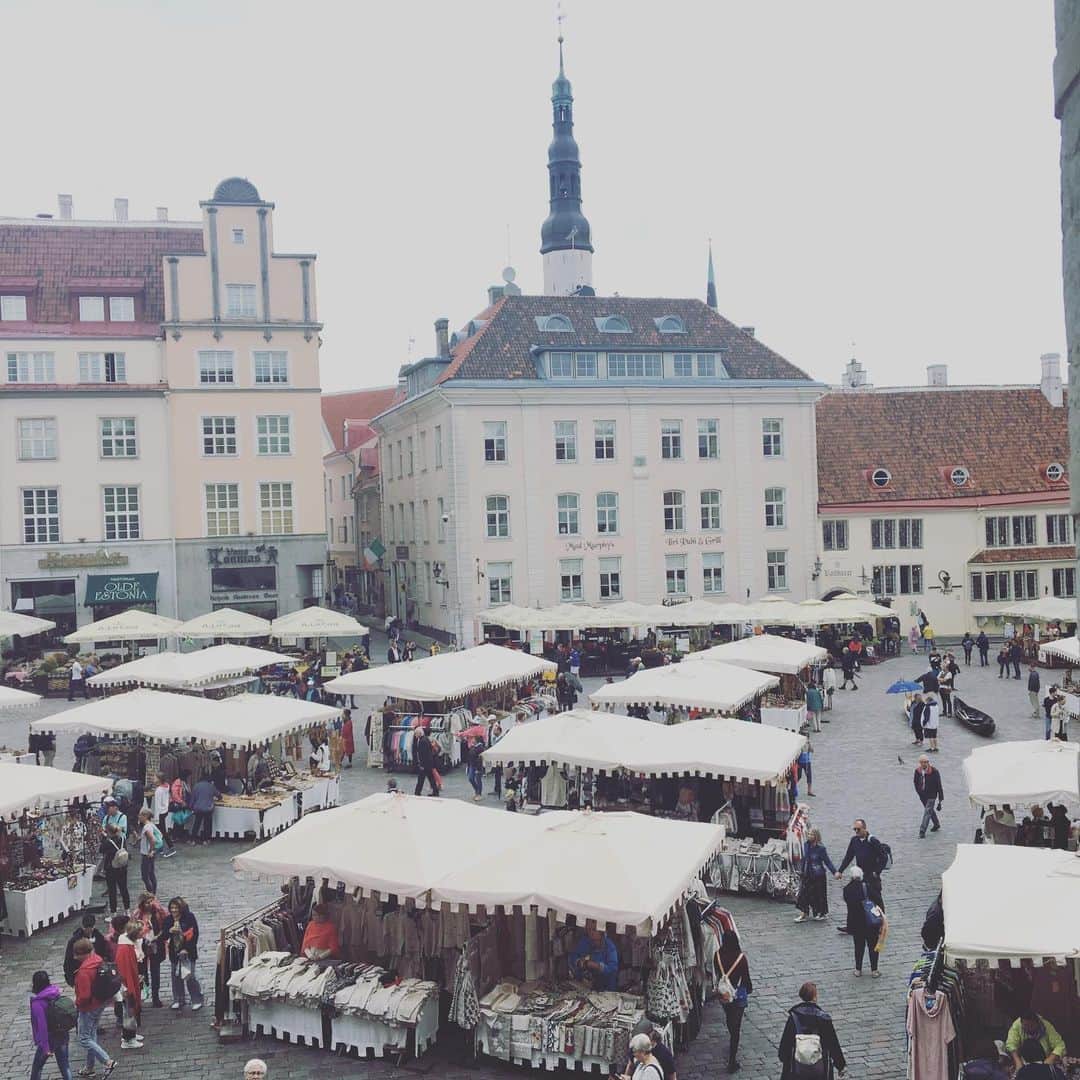 蒼井里紗さんのインスタグラム写真 - (蒼井里紗Instagram)「フェリーに乗って ヘルシンキからエストニアのタリンという街に来ました。  #エストニア  #タリン旧市街」8月9日 19時29分 - risaoi328