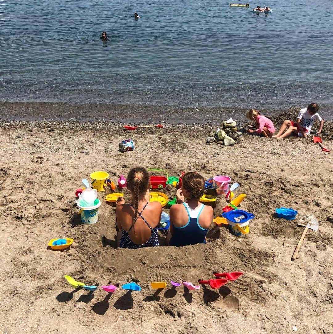 ナオミ・シマダのインスタグラム：「☀️ girls of summer ☀️」