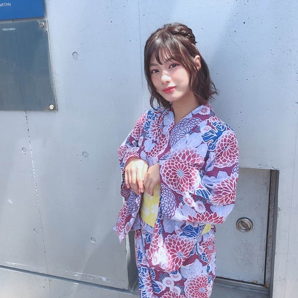 深川舞子のインスタグラム：「握手会1日目ありがとうございます！ 浴衣祭り楽しかった😊  浴衣は珍しい紫でした！ どうだったかなー？  残り2日も楽しみましょう😊  #ootd #浴衣」