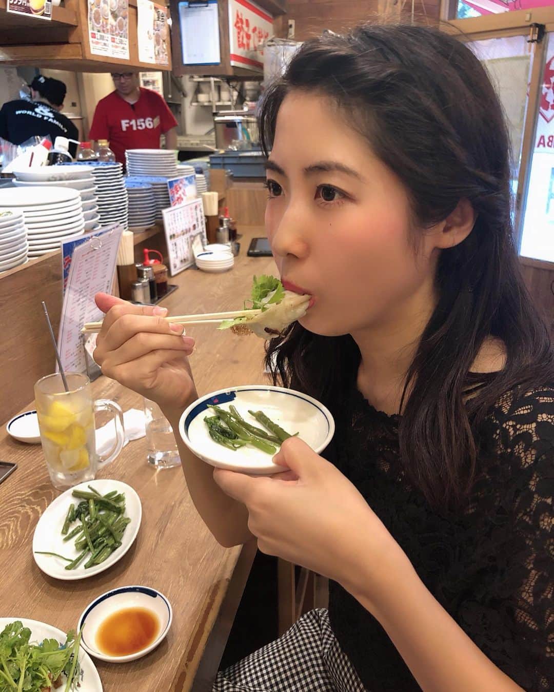小谷津友里さんのインスタグラム写真 - (小谷津友里Instagram)「仕事終わった～！！！﻿ 連休だ～！！！﻿ 夏休みだーーーー！！！！！！﻿ 🐟🐬🐳🏄🏊🍍🌴🌻☀️🐚👙🍧🍦⛵️🍉﻿ ﻿ ﻿ ﻿ とゆーことで﻿ 先輩と乾杯してきた(꜆ ˙-˙ )꜆♡﻿ ﻿ ﻿ レモンサワー🍋﻿ with﻿ 餃子﻿ ﻿ ﻿ 🍻🥟🍻🍺﻿ くぅ～🧡🧡🧡🧡 しあわせ！ ﻿ ﻿ #餃子#レモンサワー#乾杯#gyoza #こやゆりフード  #仕事帰り #明日から夏休み #最高 #夏だ」8月9日 19時30分 - yurikoyatsu