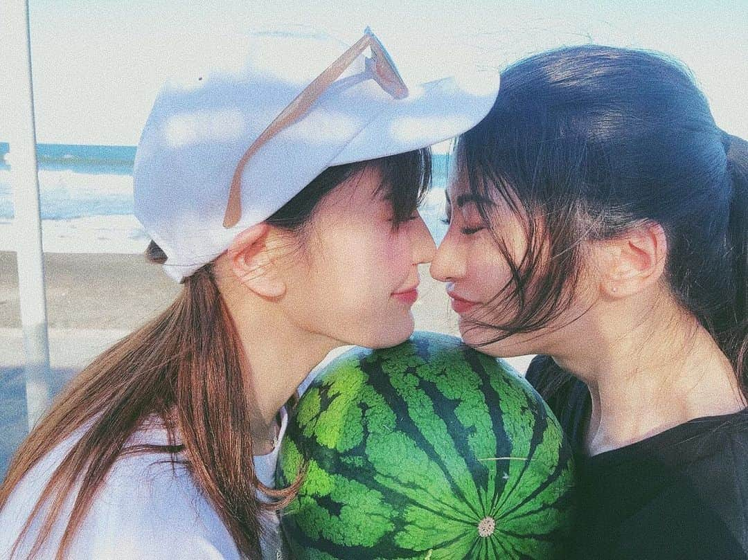 北出ゆいさんのインスタグラム写真 - (北出ゆいInstagram)「夏🍉👩‍❤️‍👩🏖🌈👙 . . #一宮観光#九十九里浜 #千葉県#夏#海 #スイカ#🍉 #夏休み#instagood」8月9日 19時32分 - yuiyui_nstagram