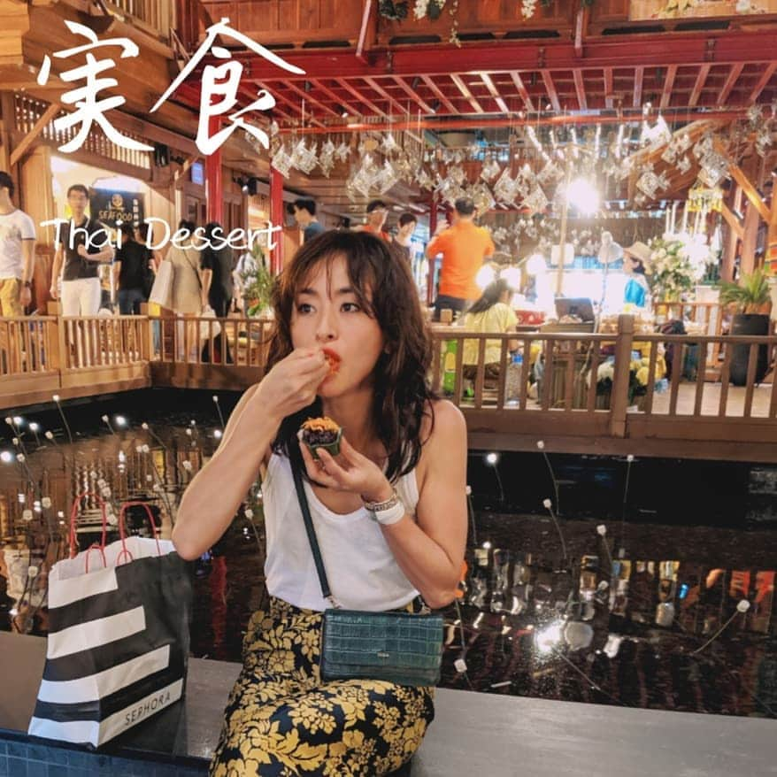 Yoshiko Kris-Webb クリス-ウェブ佳子さんのインスタグラム写真 - (Yoshiko Kris-Webb クリス-ウェブ佳子Instagram)「Food Experience at @iconsiam バンコク最大級のラグジュアリーメガモール @iconsiam にてタイフードを食べまくる。 🛳 行き方: Saphan Taksin駅からフリーシャトルボートでチャオプラヤ川を渡るのがバンコク市内からだと一番便利です。#TokyoDameThailandTrip」8月9日 19時37分 - tokyodame