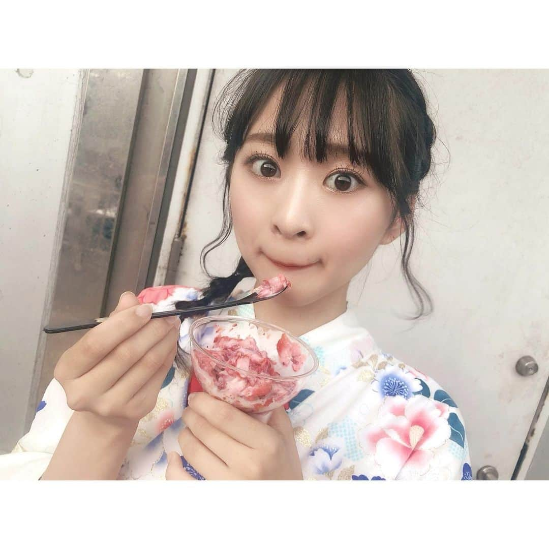 都築里佳のインスタグラム：「削りいちご美味しかった〜🍓❤️ . . ちなみに写真撮ってくれたのは大好き谷真理佳(@marika_tani ) . . #SKE48 #idol #浴衣 #削りいちご #いちご #strawberry」