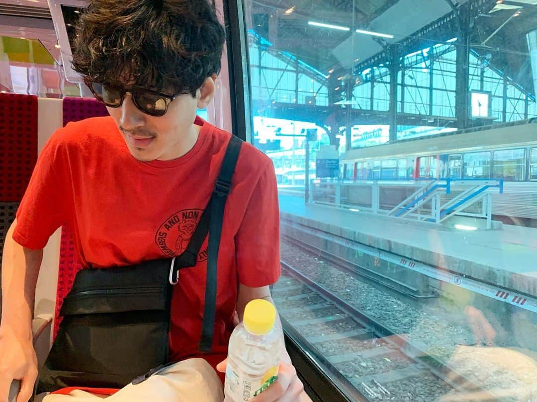 加津塔さんのインスタグラム写真 - (加津塔Instagram)「#instagood#instafashion#instatravel #stellamccartney#vintageglasses#friendsbag#thankyou #train#train#travel」8月9日 19時41分 - katsutou