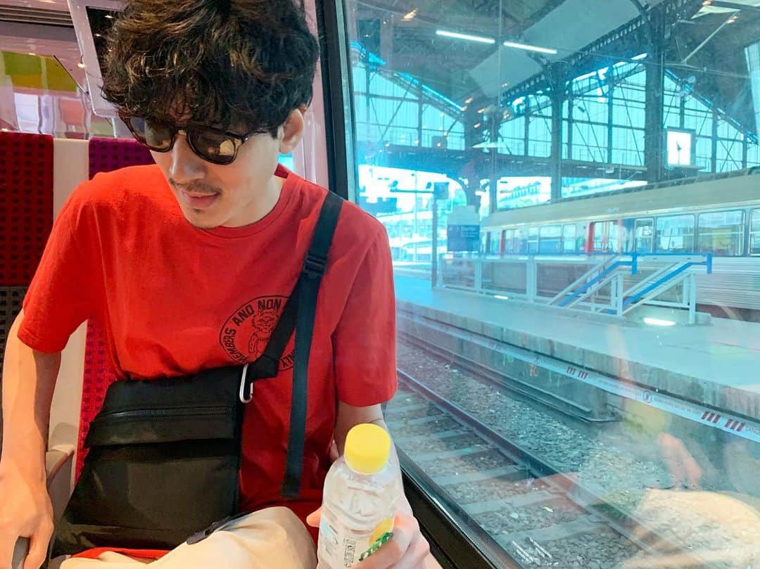 加津塔のインスタグラム：「#instagood#instafashion#instatravel #stellamccartney#vintageglasses#friendsbag#thankyou #train#train#travel」