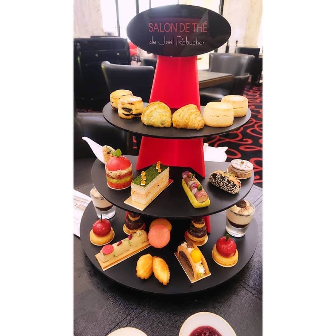 AYASAさんのインスタグラム写真 - (AYASAInstagram)「上海でのアフタヌーンティー巡り☕🍰✨✨ #afternoontea #harrywinston #thepeninsulashanghai #salondethedejoelrobuchonshanghai ・ ・ #日本にいるとなかなかできないことをやろう計画 #たまには女子っぽいことを #shanghai #china」8月9日 19時48分 - ayasa_doya