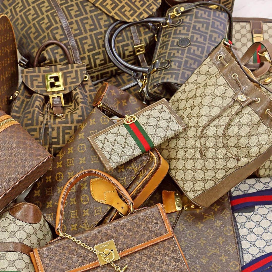 のインスタグラム：「🌻5 days limited🌻 Monogram Max 30%OFF coupon!! Aug. 10th(Sat)0:00〜14th(Wed)23:59 . 20%OFF coupon code：logomania ※商品代金が総額5万円以上のご注文時にご使用可能となります。 ※Avialabe for purchase over 50,000yen . FENDIのFFズッカパターン限定でさらに10%OFF SALEを開催！ FENDI's FF zucca pattern items are limited for and extra 10%OFF!! . #qootokyo #vintageqootokyo #fendi #gucci #louisvuitton #celine #dior」
