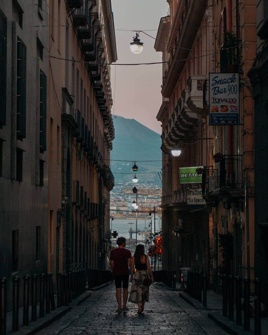 Putri Anindyaのインスタグラム：「Napoli street scenes // never crossed my mind that i will be here in Napoli. I always love Italy but this city was not on my list. Until @capra311 granted my request to see Pompeii ans Positano. He said it would be a shame if we didn't see Napoli. So we visited this city and I ended up having one of my most vivid memories there. I don't really have a good experience there but somehow when I looked back into the pictures that I took, I want to come back.」
