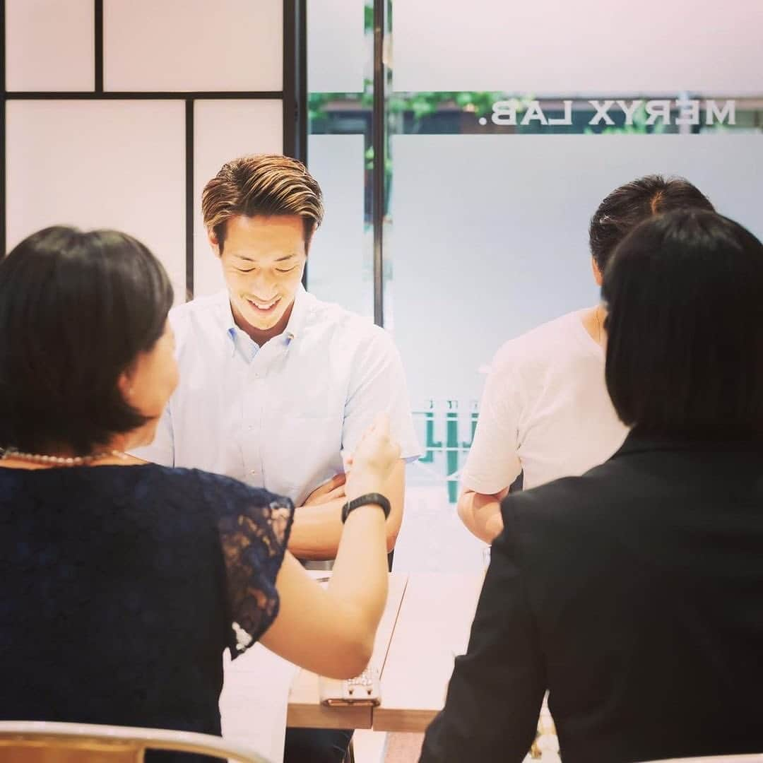 山本聖途さんのインスタグラム写真 - (山本聖途Instagram)「この度、メリックス株式会社様とサポート契約を締結致しました。  競技をしていく中で、唯一の不安要素であった食事の面でのサポートをして頂けることになりました😊  TOKYO2020に向け、より一層気が引き締まる思いです。  これからメニューを提供して頂いて自炊をしていくので時々アップするかと思います！  #Repost @meryx_inc with @get_repost ・・・ 来夏の大会出場を目指し、山本聖途(やまもと せいと)選手とサポート契約‼ 〜MERYX Lab.の挑戦!世界と戦う食トレ〜  スポーツ栄養をテーマとした事業分野にも力を入れているMERYX。60周年を 機に、2018年に日本選手権 優勝、アジア競技大会で大会記録更新し日本勢12年ぶりの金メダル獲得の快挙を成し遂げた棒高跳び選手である山本聖途(やまもと せいと)選手とサポート契約を締結したことを、 ここに発表させて頂きます❣  アスリートにとって、パフォーマンスUPや予防、リカバリーなど健康管理面でも「食」の管理は重要。今後は、スポーツ栄養のノウハウを活用して、日々の 食生活サポート、トレーニングメニューに合ったレシピの提供など食事面からのサポートを行って参ります💪✨ #meryx #メリックス株式会社 #tokyo2020 #山本聖途 #陸上 #棒高跳び #hondaestilo  #polevault #athlete #support #食トレ #スポーツ栄養 #アスリート #おいしいしあわせ #生きるエネルギー #60周年 #世界中へおいしいしあわせを #bignews」8月9日 20時09分 - seit6.yam