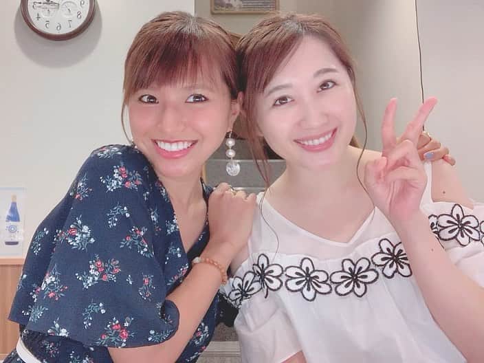 のインスタグラム：「﻿ ‪大好きな萌子さんに逢えました💗💗‬﻿ ‪食べて笑って喋って！(≧∇≦)‬﻿ ﻿ ‪忙しい中、時間を作って頂き本当に感謝でございます😭🙏‬﻿ ﻿ ‪初めて戦ったあの日が懐かしいなぁ〜✨(笑)‬﻿ ‪初対面なのに一瞬にして「あ、好き」ってなったよね😂‬﻿ ﻿ ‪#突然思いついた謎のポーズに‬﻿ ‪#付き合ってくれる‬﻿ ‪#優しい #中村萌子 ちゃま‬」