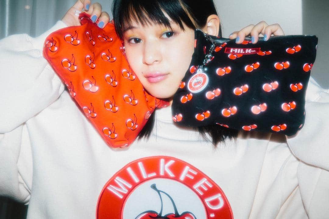 MILKFED.さんのインスタグラム写真 - (MILKFED.Instagram)「🍒MILKFED.×KIRSH🍒﻿ ﻿ 8/23（金）にMILKFED.直営店舗と﻿  オンラインストアcalif、﻿ MILKFED.ZOZOTOWNにて発売♡﻿ ﻿ “さくらんぼ”モチーフで有名な﻿ 韓国人気ファッションブランド﻿ 「KIRSH（キルシー）」と﻿ MILKFED.がカプセルコレクションをリリース🍒﻿ ﻿ ﻿ ☝🏻日本に直営店がなく、﻿ なかなか手にとることが難しいKIRSHと﻿ MILKFED.がタックを組み8/23(金)より﻿ ラフォーレ原宿1F﻿ エントランススペースに﻿ 限定ショップをオープンします！﻿ ﻿ 日本初🔥となるコラボアイテムは﻿ ﻿ #KIRSH の代表的なチェリーロゴと﻿ MILKFED.のロゴを組み合わせた﻿ スペシャルロゴデザインのL /S Tシャツ、﻿ スウェット、パーカ、コーチジャケット﻿ トートバッグ、ショルダーバッグ、﻿ ポーチ、キーリング、イヤホンケース、﻿ iPhoneケース2デザインの11型がラインナップ🍒❤️﻿ ﻿ キュートなビジュアルを少しずつご紹介します！﻿ アイテム情報をお見逃しなく…🍒❤️﻿ ﻿ ﻿ 【MILKFED.×KIRSH POP UP SHOP】﻿ 8/23（金）– 9/2（月）﻿ ﻿ 〒150-0001東京都渋谷区神宮前1-11-6﻿ #ラフォ−レ原宿 1F　エントランススペース﻿  ぜひ この機会ご来店ください🍒❤️﻿ ﻿ #milkfed #milkfedjp﻿ #ミルクフェド #KIRSH﻿ #ガーリーストリート」8月9日 20時30分 - milkfedjp