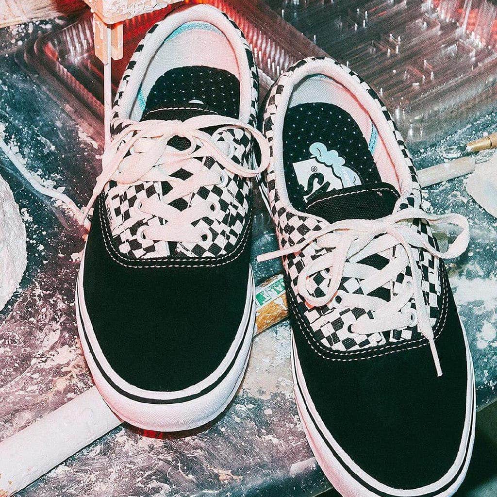 Vans Philippinesさんのインスタグラム写真 - (Vans PhilippinesInstagram)「Comfy meets classic. The #ComfyCush Tear Check Era is built for all-day wear and long-lasting comfort. Experience it at Vans Ultimart San Pablo and other Vans concept stores. | 📸: @eyesmag #MakeItComfy #VansPhilippines」8月9日 20時23分 - vansphilippines