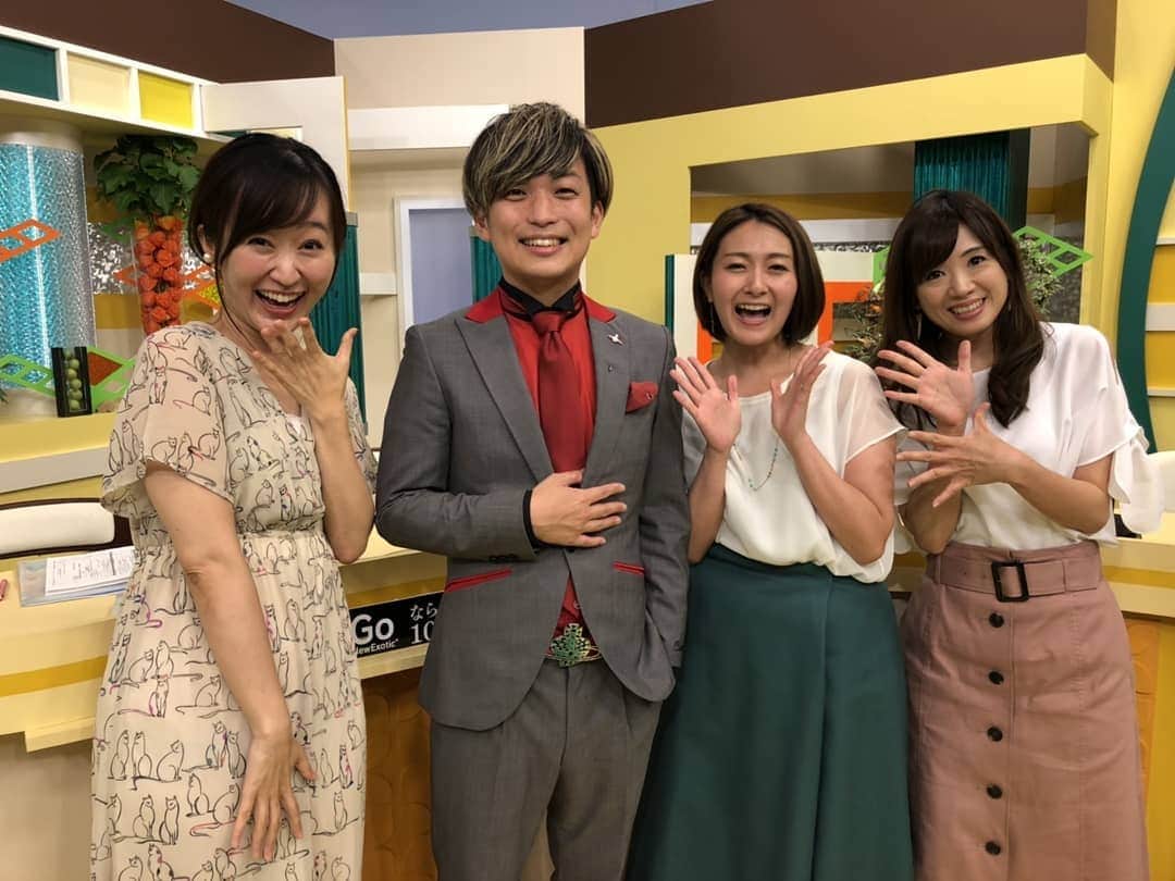 北川まみさんのインスタグラム写真 - (北川まみInstagram)「今日はなんとっCalmeraのつーじーさんがゆうドキッ！に出演してくださいました(((o(*ﾟ▽ﾟ*)o)))♡ カルメラファン仲間の小谷渉子ちゃんと始まる前からそわそわ、本番はキャーキャー舞い上がってしまった笑  はやくまたライブに行きたいなぁ😍生つーじーさんイケメンすぎました！オーラが！！ #奈良テレビ #Calmera #カルメラ #辻本美博 さん #Saxophone #つーじー さん #イケメンすぎた #毛穴がなさすぎた #美 #はよライブ行きたい #タオル振り回したい」8月9日 20時25分 - mk0323