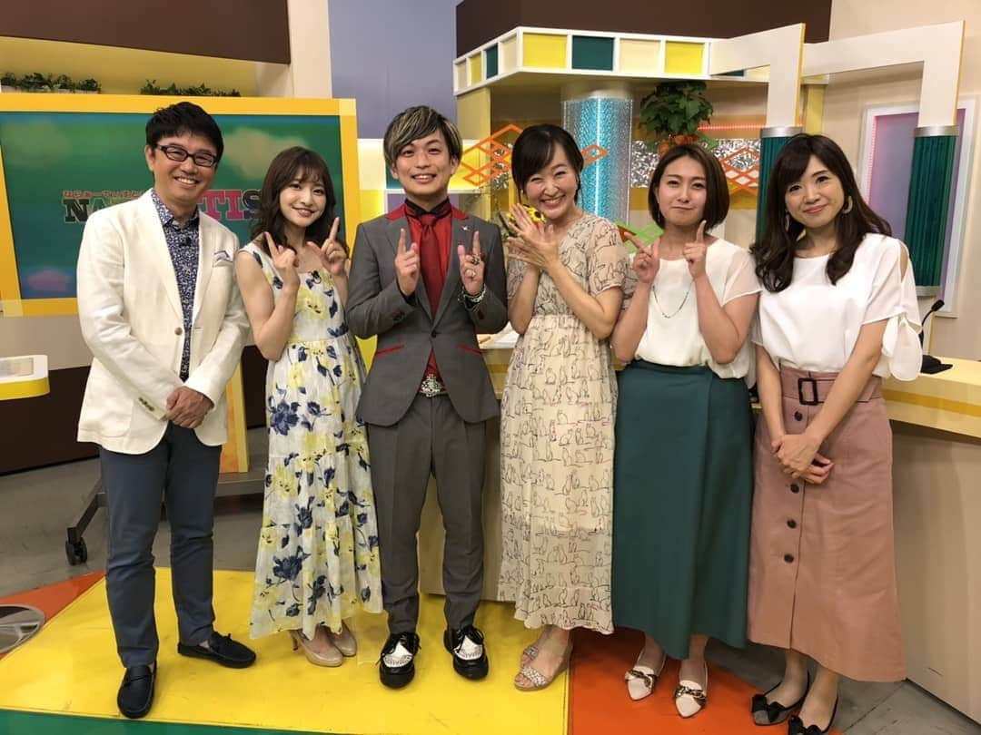 北川まみさんのインスタグラム写真 - (北川まみInstagram)「今日はなんとっCalmeraのつーじーさんがゆうドキッ！に出演してくださいました(((o(*ﾟ▽ﾟ*)o)))♡ カルメラファン仲間の小谷渉子ちゃんと始まる前からそわそわ、本番はキャーキャー舞い上がってしまった笑  はやくまたライブに行きたいなぁ😍生つーじーさんイケメンすぎました！オーラが！！ #奈良テレビ #Calmera #カルメラ #辻本美博 さん #Saxophone #つーじー さん #イケメンすぎた #毛穴がなさすぎた #美 #はよライブ行きたい #タオル振り回したい」8月9日 20時25分 - mk0323