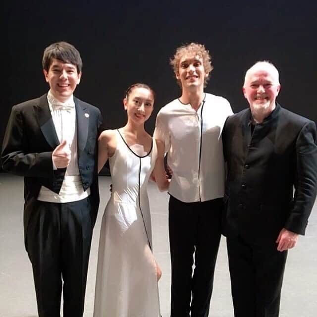 金子三勇士さんのインスタグラム写真 - (金子三勇士Instagram)「At Ballet Asteras 2019 with @maieczka___516 @marcoesposito_ #Maestro #PaulMurphy #NewNationalTheatreTokyo #Piano #Pianist #MiyujiKaneko #SteinwayArtist #BalletAsteras #バレエアステラス #影山茉以 #マルコエスポジト #マエストロ #ポールマーフィー #新国立劇場 #オペラパレス #ピアノ #ピアニスト #金子三勇士 #舞台裏 #記念撮影 #出演者 #バレエ #ショパン #ピアノ協奏曲」8月9日 20時39分 - miyujikaneko_official