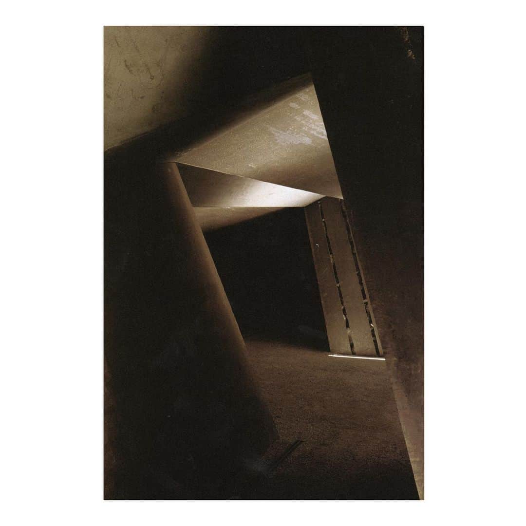 ユリウスさんのインスタグラム写真 - (ユリウスInstagram)「Bell-lloc Cellars, 2005; #rcrarquitectes」8月9日 20時32分 - _julius7official