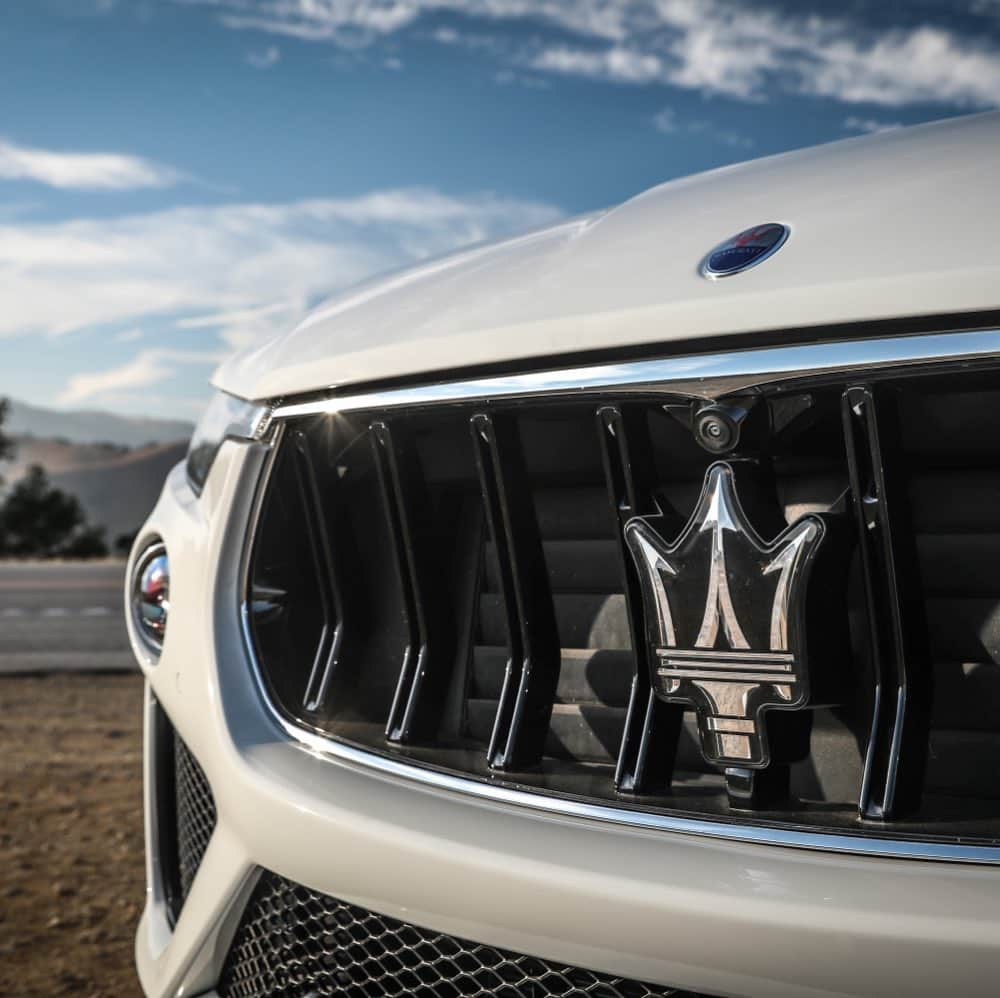 Maserati Japan | マセラティ ジャパンのインスタグラム：「自然吸気エンジンのようなレスポンスを実現したツインターボV8エンジンを搭載し、新たな次元のSUVドライビングを提案するレヴァンテ GTS。アグレッシブなエキゾーストサウンドを響かせながら快適な乗り心地を提供します。 #Maserati #マセラティ  #MaseratiJapan #マセラティジャパン #Levante #レヴァンテ」