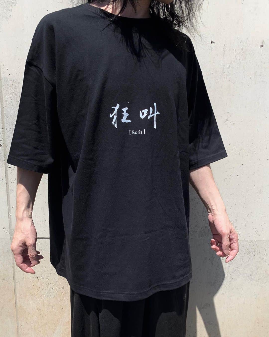 BORISさんのインスタグラム写真 - (BORISInstagram)「‪Boris New Merchandise!‬ ‪“Cry” Big Silhouette T-Shirts.‬ ‪Designed by Kiyoharu @ki_spring ‪Coolな漢字キャラクターのTシャツを清春さんにデザインしていただきました！ビッグシルエットのBODY使用で、オリジナルタグ付き。‬ ‪12日のレコ発より先行物販17：30販売開始いたします。‬ ‪Size/ S,M,L,XL‬  #borisheavyrocks #borisdronevil #kiyoharu」8月9日 20時32分 - borisdronevil