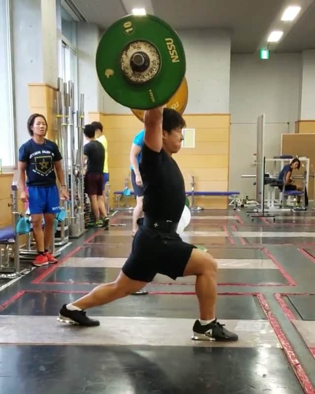 山本俊樹のインスタグラム：「clean & jerk 180KG  #ウエイトリフティングやろうぜ #weightlifting #snatch #cleanandjerk #squat #deadlift  #耐えて勝つ #率先垂範 #山本俊樹 #LEGACYLIFTER」