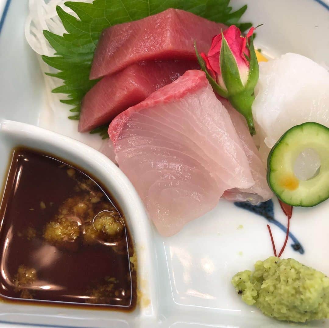 やしろ優さんのインスタグラム写真 - (やしろ優Instagram)「今日の夜ご飯は ホテルのステキなお弁当だったので、炭水化物を抜いていただきました！！ ちなみに17時半くらいに食べた！  そんでステージでいい汗かいて🙃❤️❤️ だからいい感じかもー😜😜😜 #ダイエット日誌」8月9日 20時52分 - yashiroyuuuu