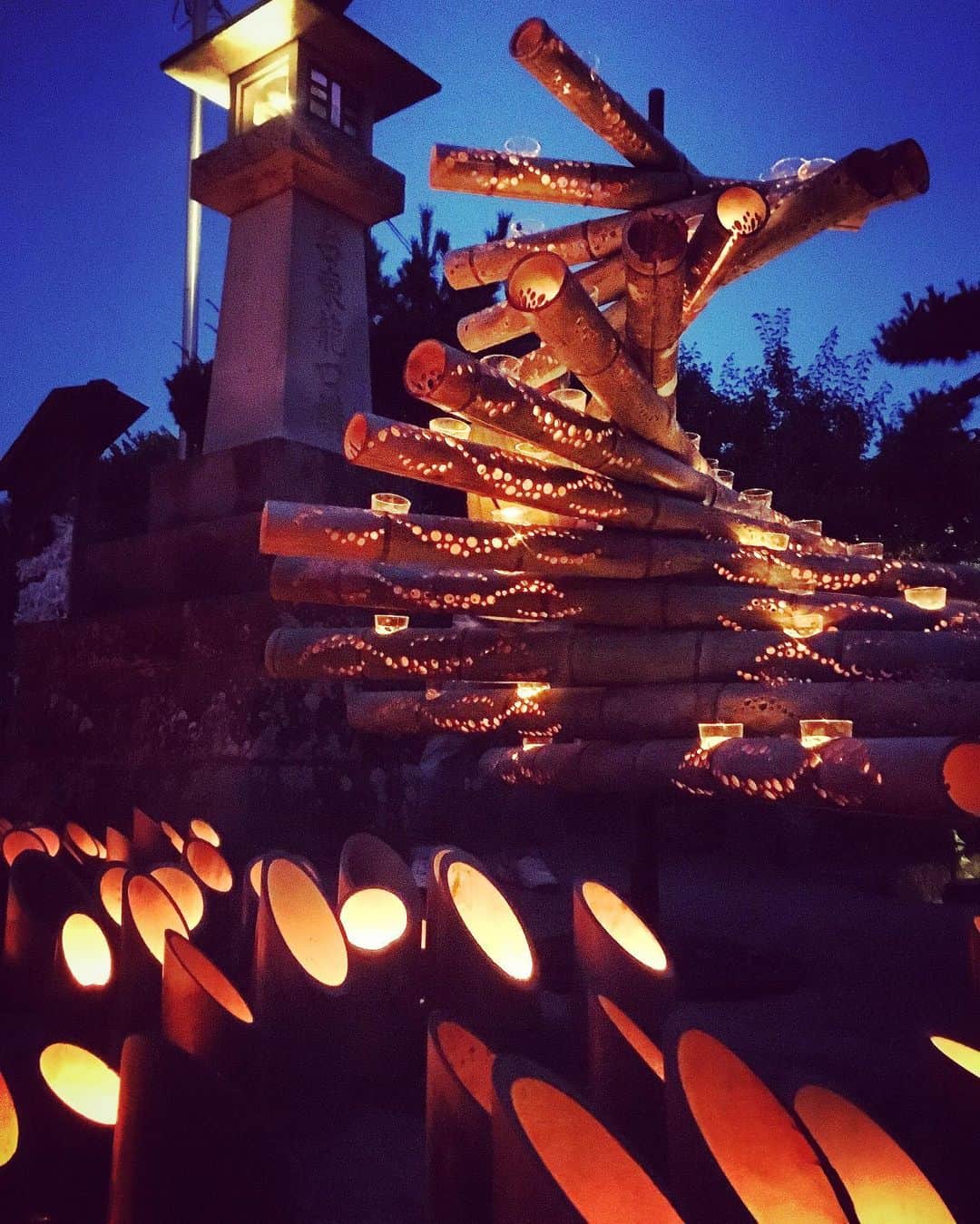KAI_SHiNEのインスタグラム：「Light up a candle for ✌️.」