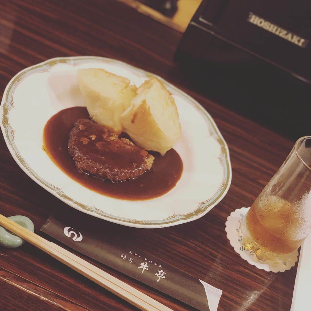 秋吉亮さんのインスタグラム写真 - (秋吉亮Instagram)「ねこさんにご飯連れてってもらいました😜✨ めちゃ美味かった😝💨 美味しいもの食べたからまた明日から頑張る👊🏻✨ #福岡 #ステーキハウス #牛亭 #ステーキ #ハンバーグ #グルメ #お腹いっぱい #金子弌大 #公文克彦」8月9日 20時55分 - ryo.akiyoshi_14