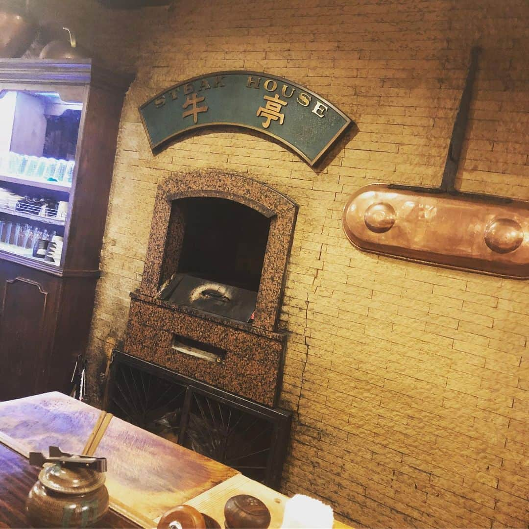 秋吉亮さんのインスタグラム写真 - (秋吉亮Instagram)「ねこさんにご飯連れてってもらいました😜✨ めちゃ美味かった😝💨 美味しいもの食べたからまた明日から頑張る👊🏻✨ #福岡 #ステーキハウス #牛亭 #ステーキ #ハンバーグ #グルメ #お腹いっぱい #金子弌大 #公文克彦」8月9日 20時55分 - ryo.akiyoshi_14